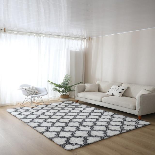 Tapis Oriental Noir et Blanc