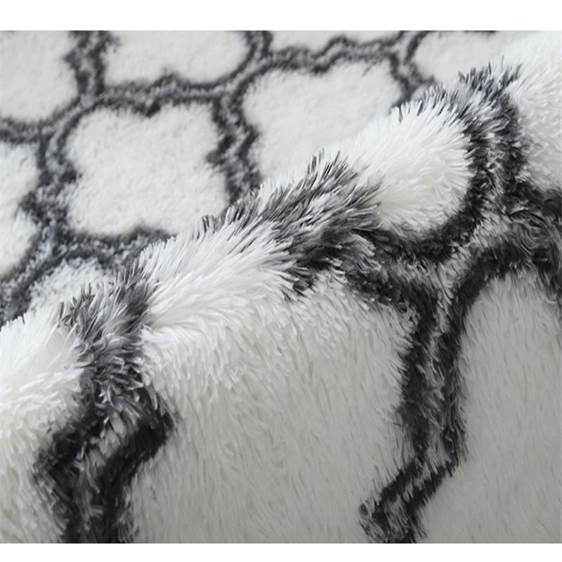 Tapis Oriental Noir et Blanc